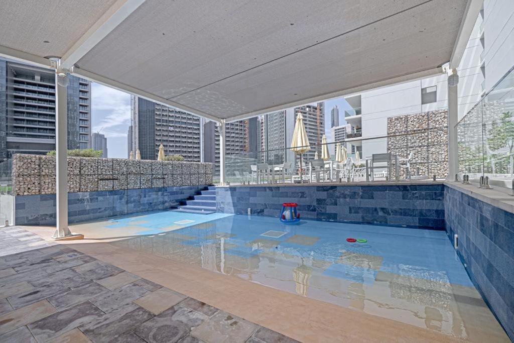 Alluring 1 Bd Apartment In Business Bay With Burj Khalifa View ดูไบ ภายนอก รูปภาพ