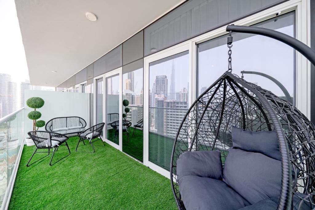 Alluring 1 Bd Apartment In Business Bay With Burj Khalifa View ดูไบ ภายนอก รูปภาพ