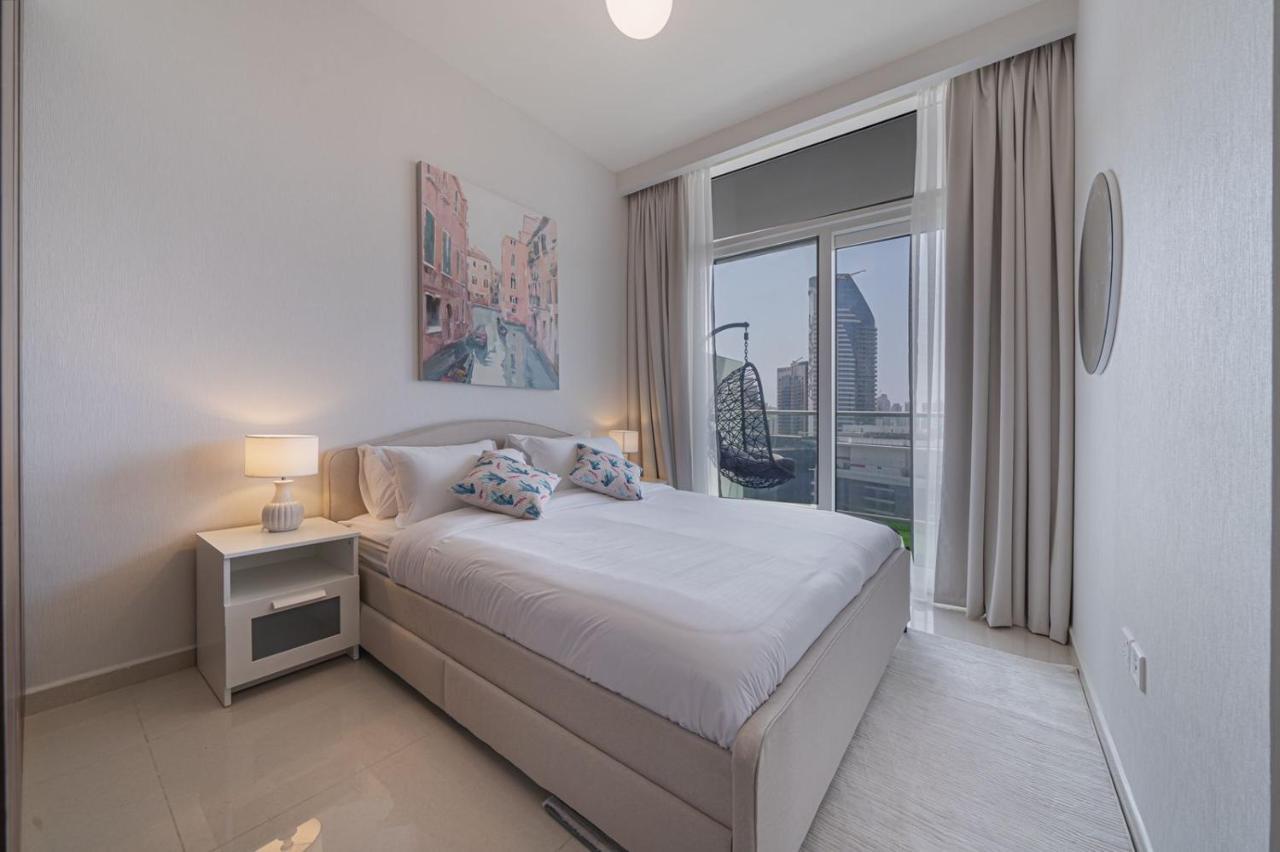 Alluring 1 Bd Apartment In Business Bay With Burj Khalifa View ดูไบ ภายนอก รูปภาพ