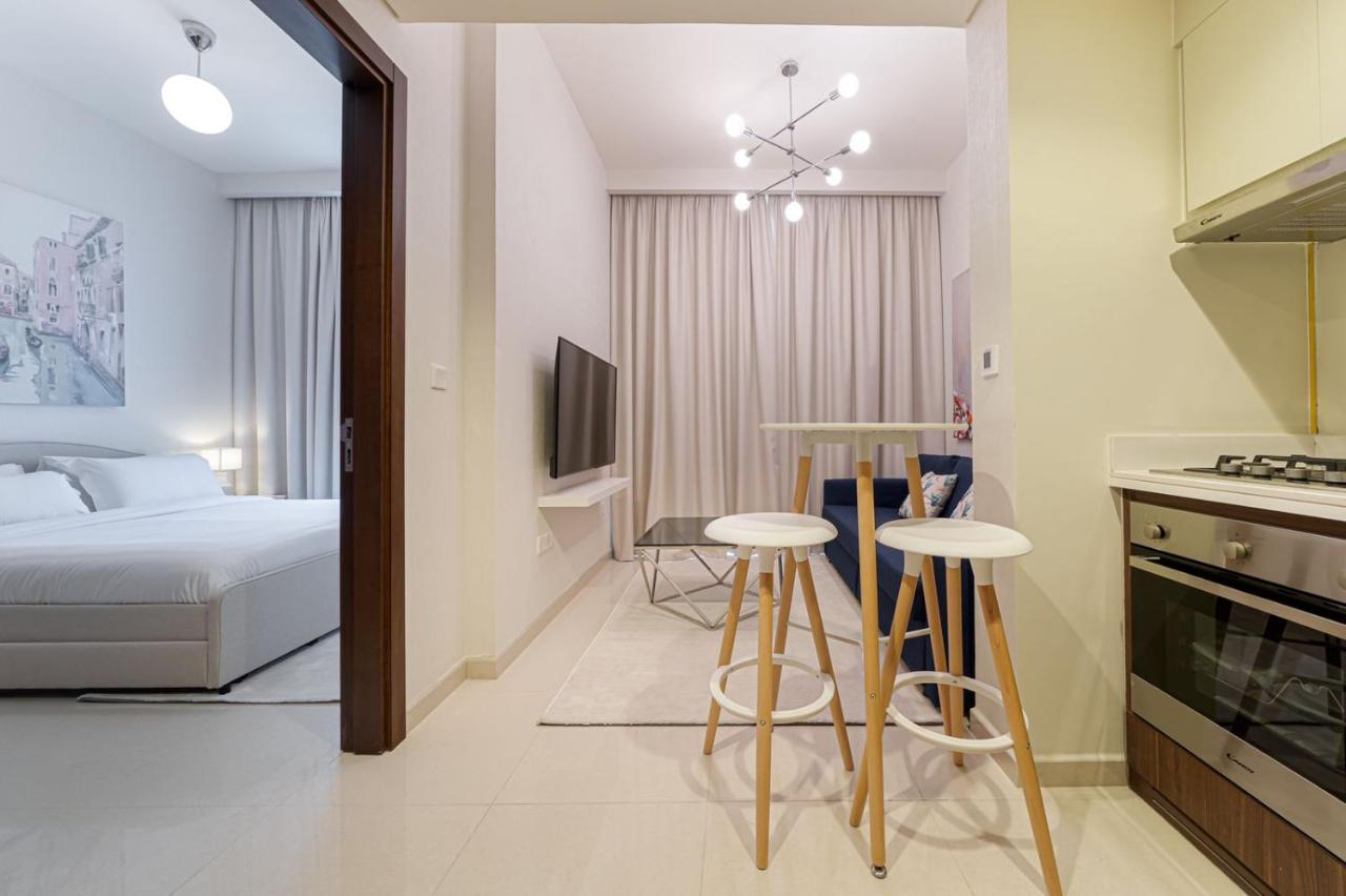 Alluring 1 Bd Apartment In Business Bay With Burj Khalifa View ดูไบ ภายนอก รูปภาพ